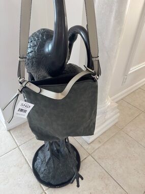 Two-Tone Strap Bucket Crossbody Bag in Dark Green and Cream